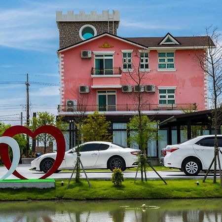 Michelin Castle - Yilan Homestay 우지에 외부 사진